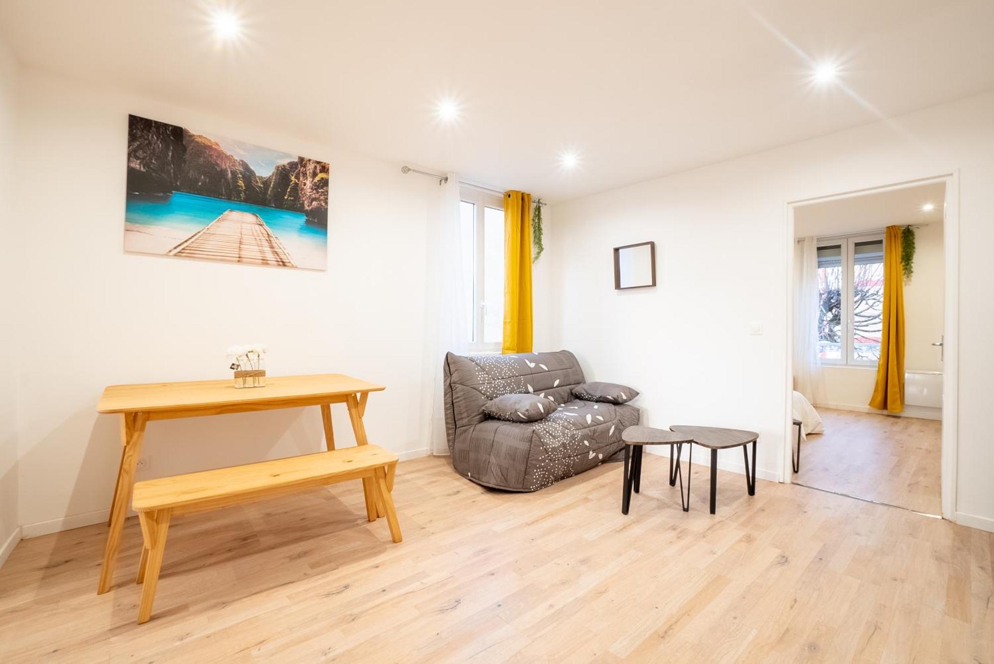 Budget Appart Avec Parking Au Centre-Ville Charleville-Mezieres Exterior photo